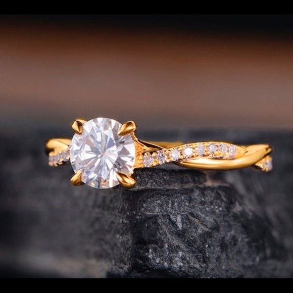 ❤️SOLD❤️ Gold Twisted Delicate White Sapphire Ring - Picture 6 of 10